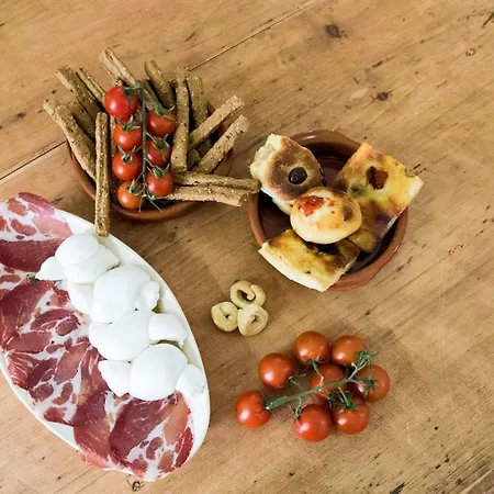 לינה וארוחת בוקר Domus Relax 4*